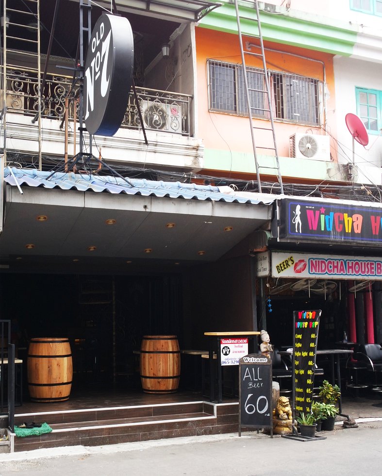 Old No. 7 Bar, Soi Buakhao